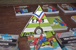 Trophée + médaille + quelques récompenses EMB 2020